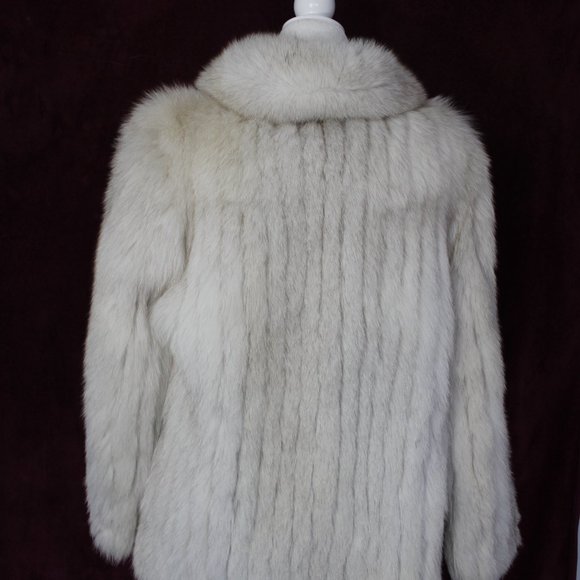 #232 Saga Fox fox fur coat - Picture 3 of 8